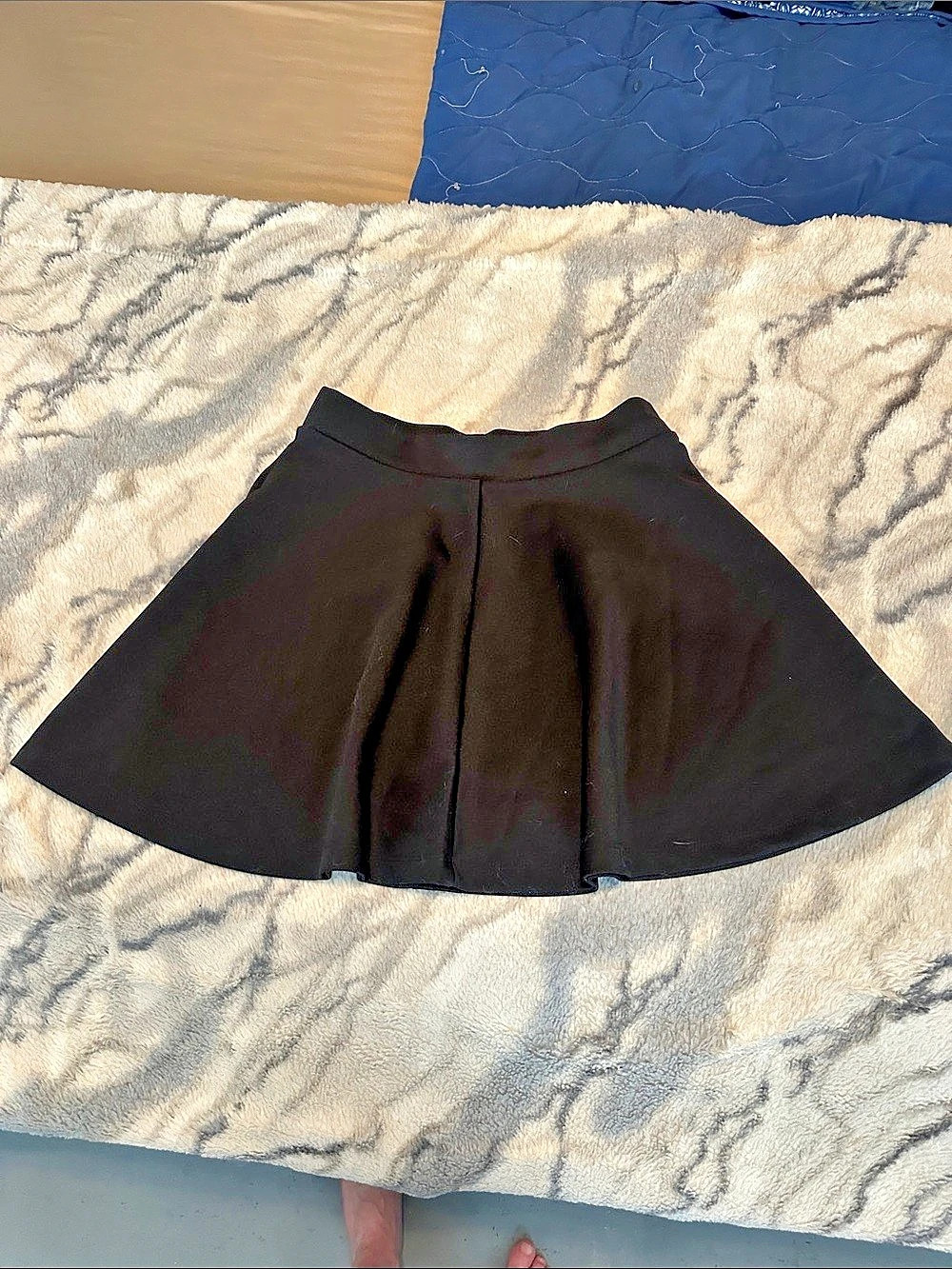 Forever 21 Black A-Line Skirt Size Medium Like New
